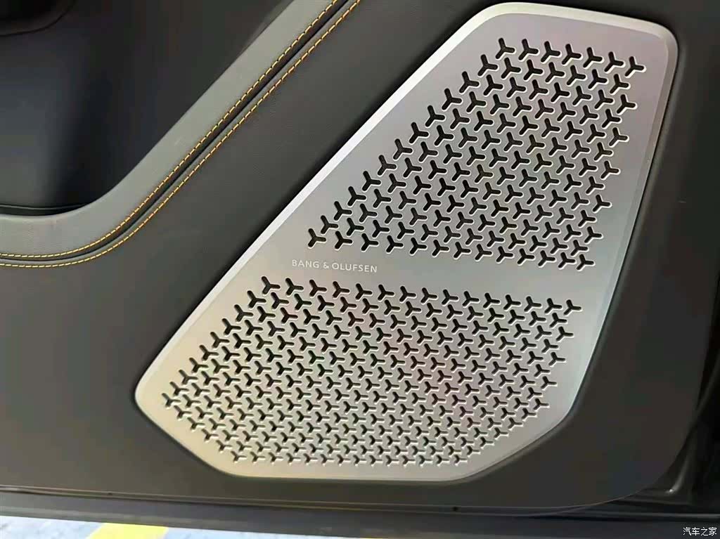 Lamborghini Urus, 2024 9