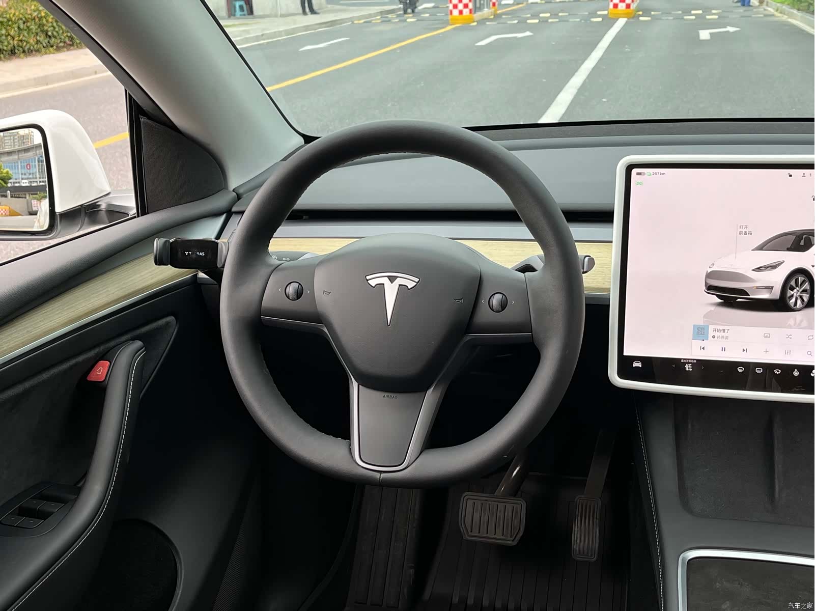Tesla Model Y, 2023 15