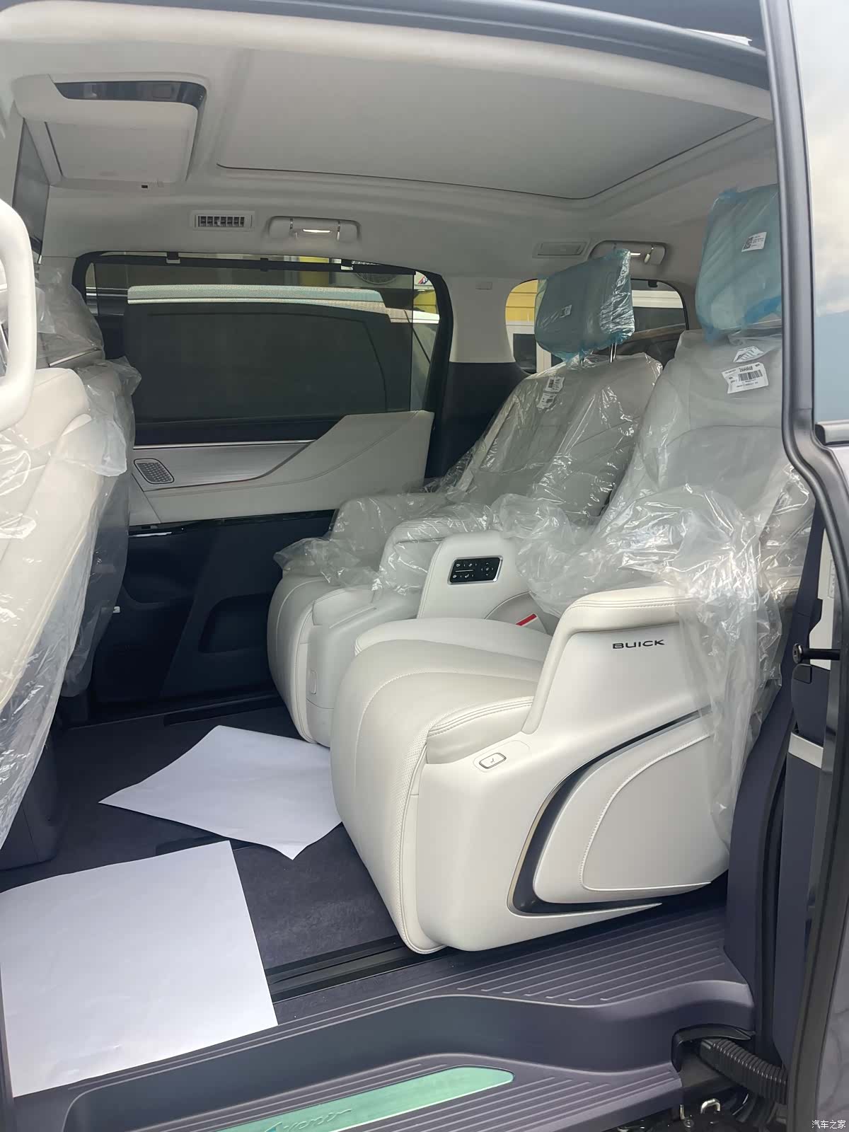 Buick GL8, 2025 10