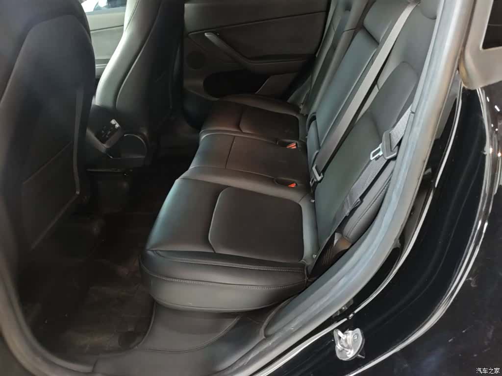 Tesla Model Y, 2023 17