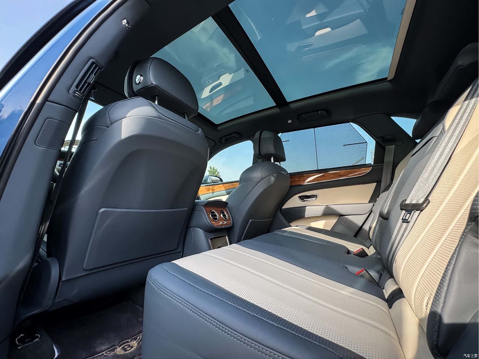 Bentley Bentayga, 2021 15