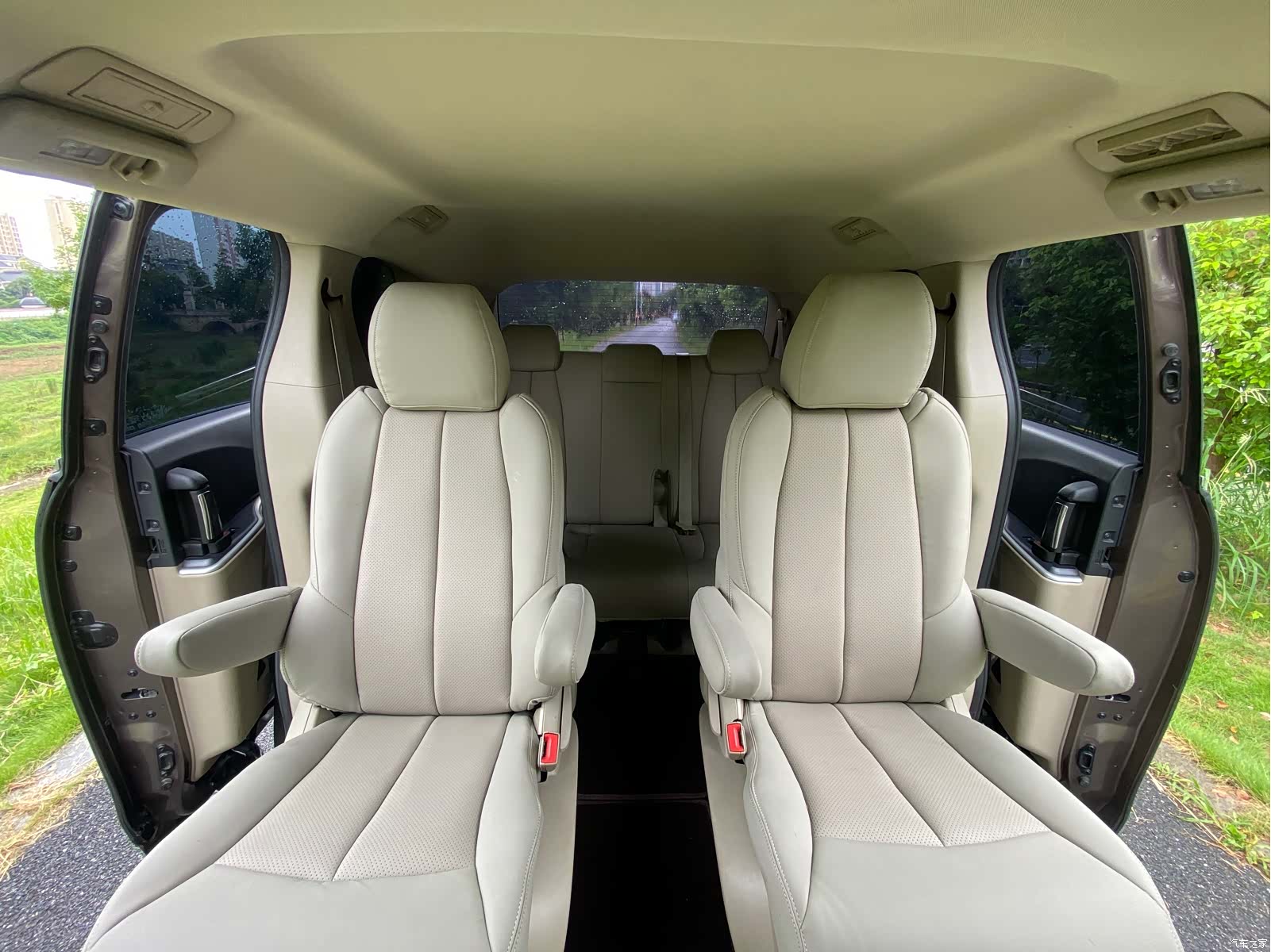 Buick GL8, 2017 13