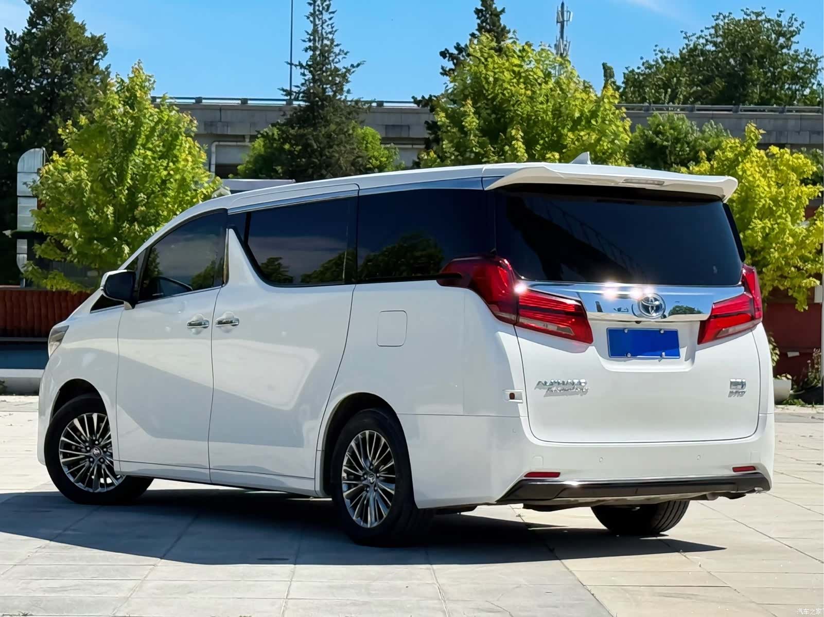 Toyota Alphard, 2021 4
