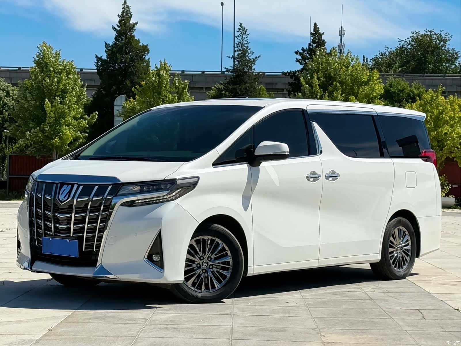 Toyota Alphard, 2021 3