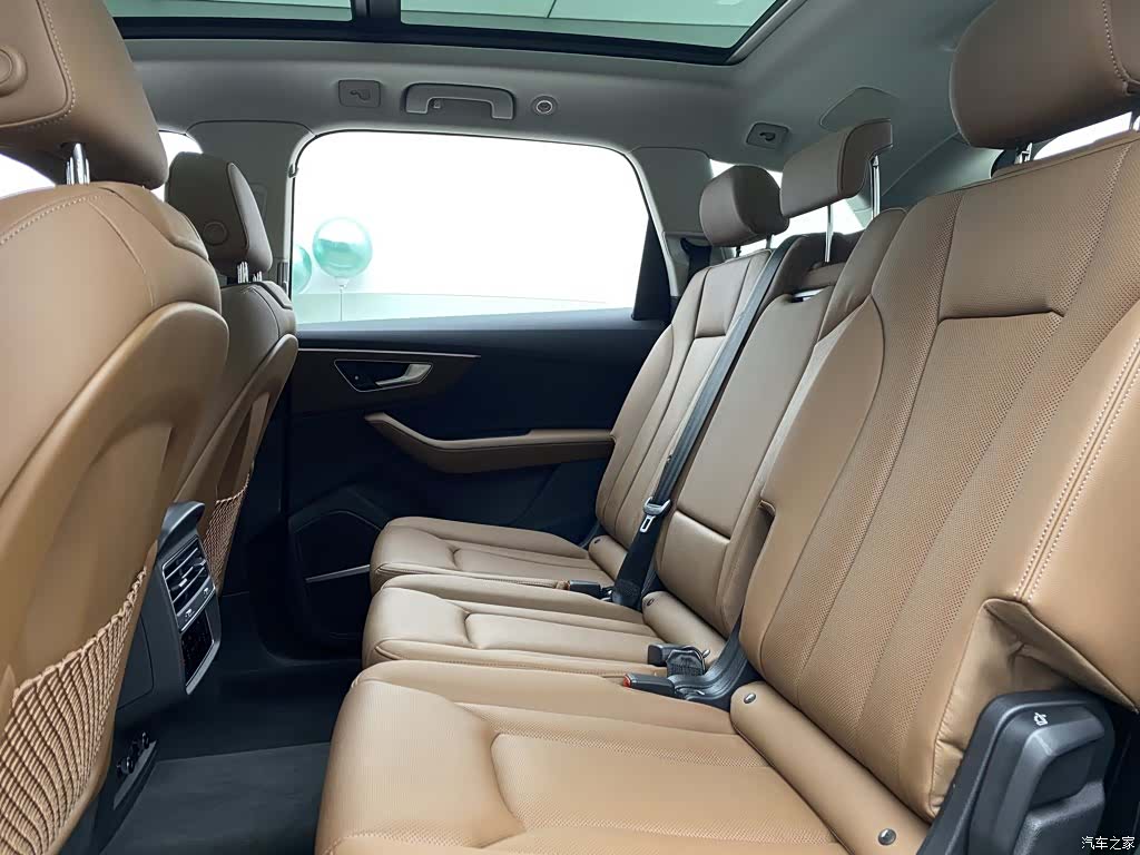 Audi Q7, 2025 8