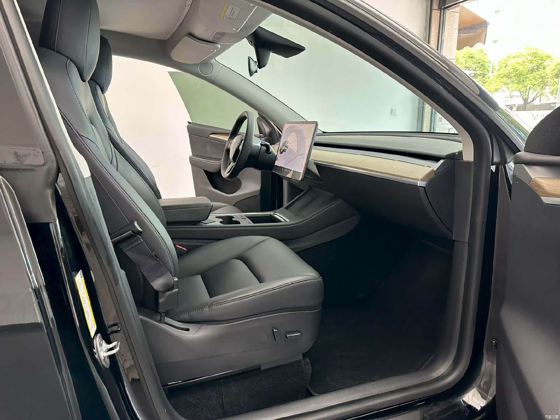 Tesla Model Y, 2021 4