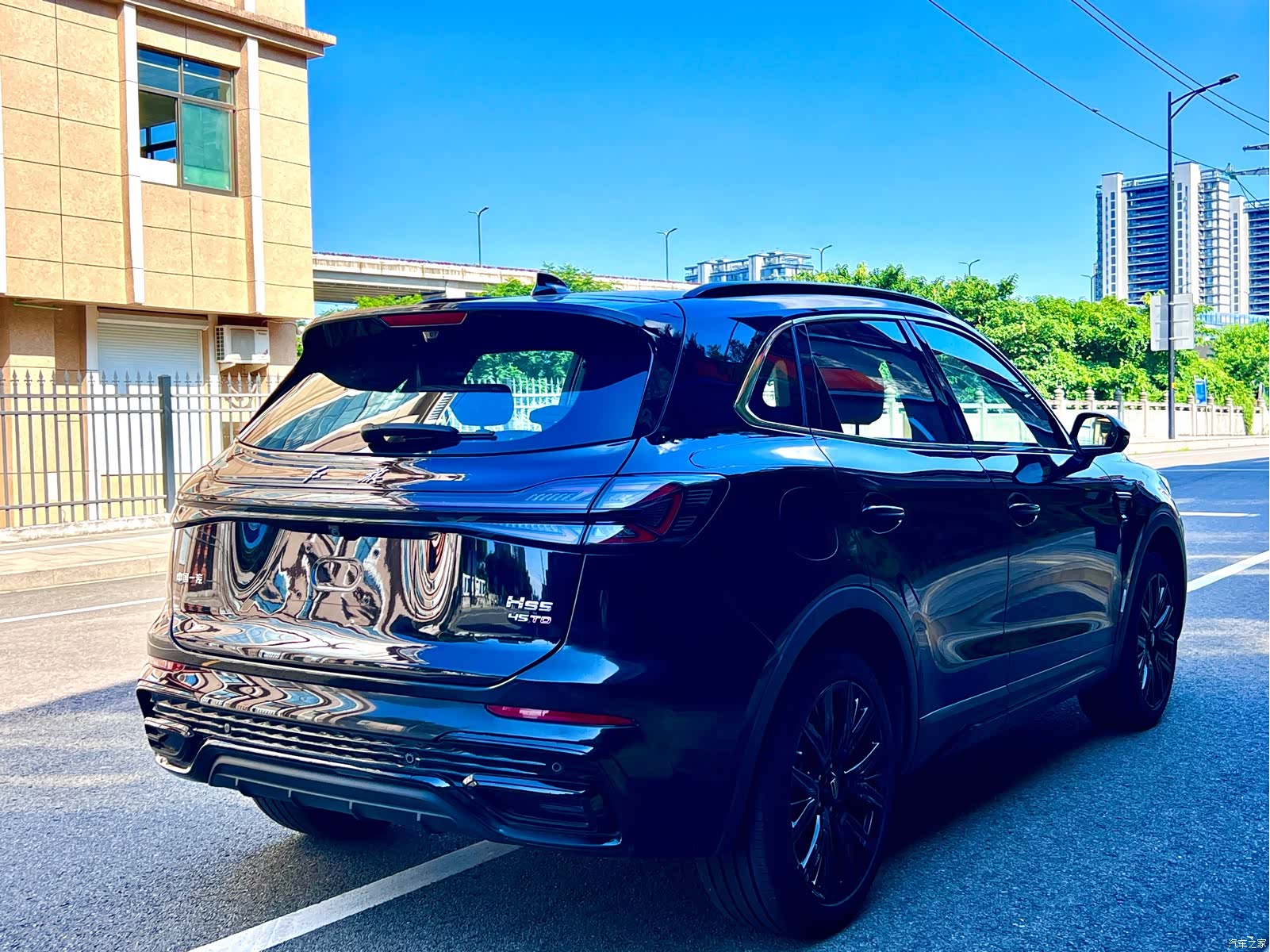 Hongqi HS5, 2025 10
