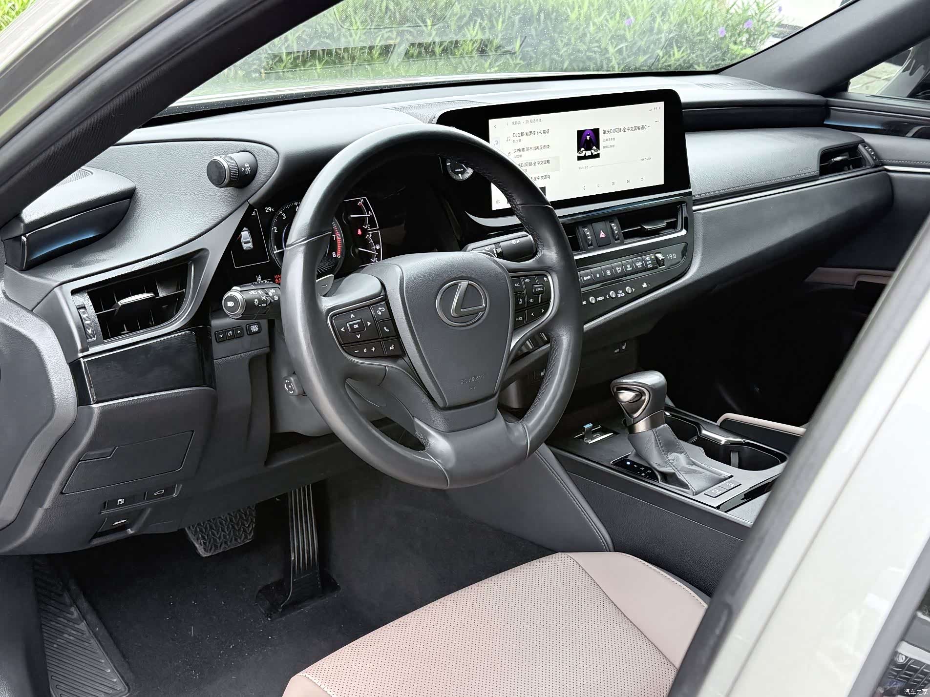 Lexus ES, 2023 14