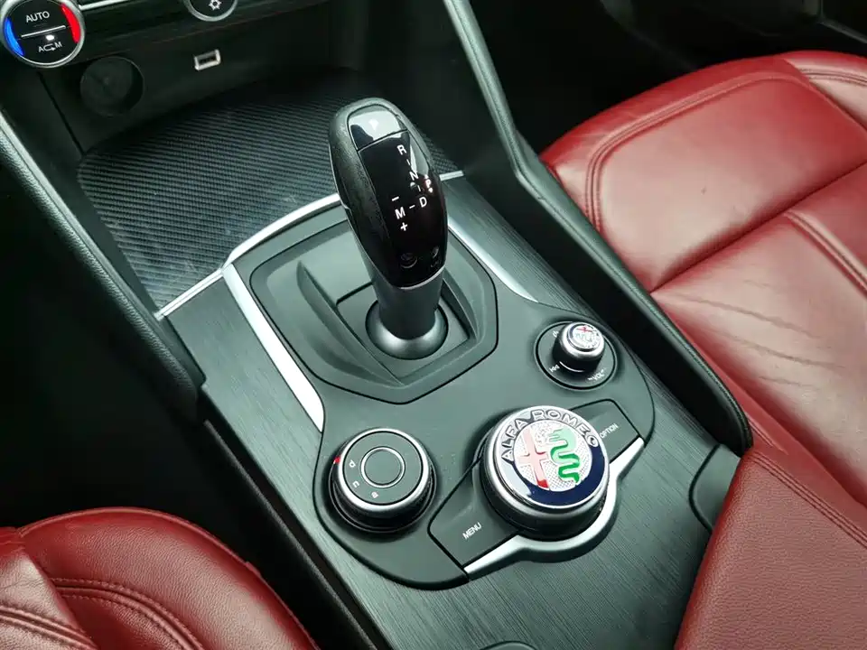 Alfa Romeo Giulia Alfa Romeo Giulia