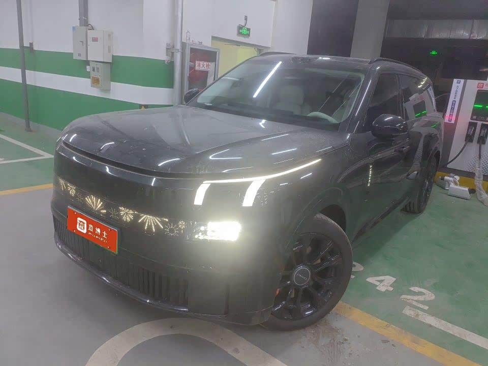 Lynk & Co 900