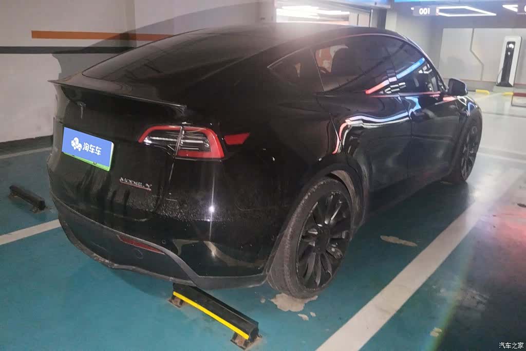 Tesla Model Y, 2022 3