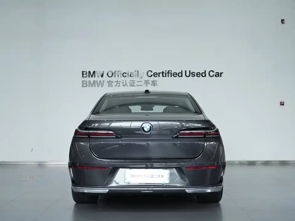 BMW i7