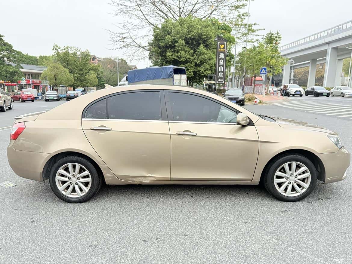 Geely Emgrand, 2013 4