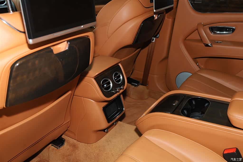 Bentley Bentayga, 2018 20