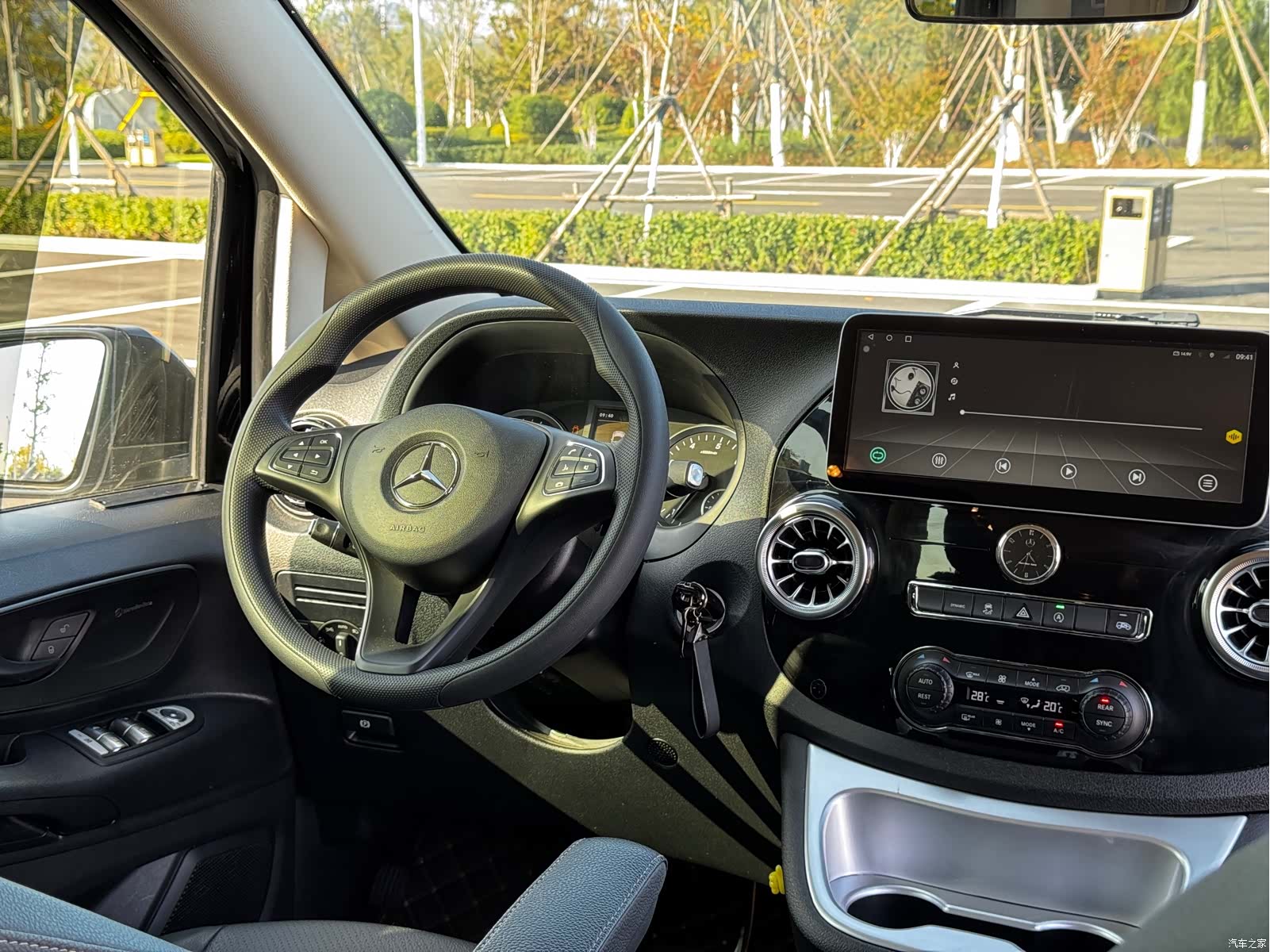 Mercedes-Benz 7, 2022 8