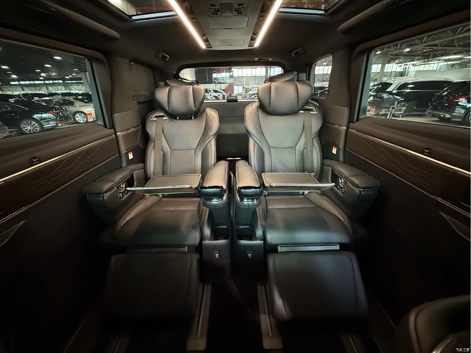 Toyota Alphard, 2024 16