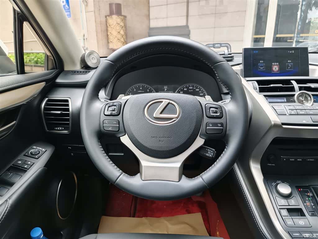 Lexus NX, 2016 12