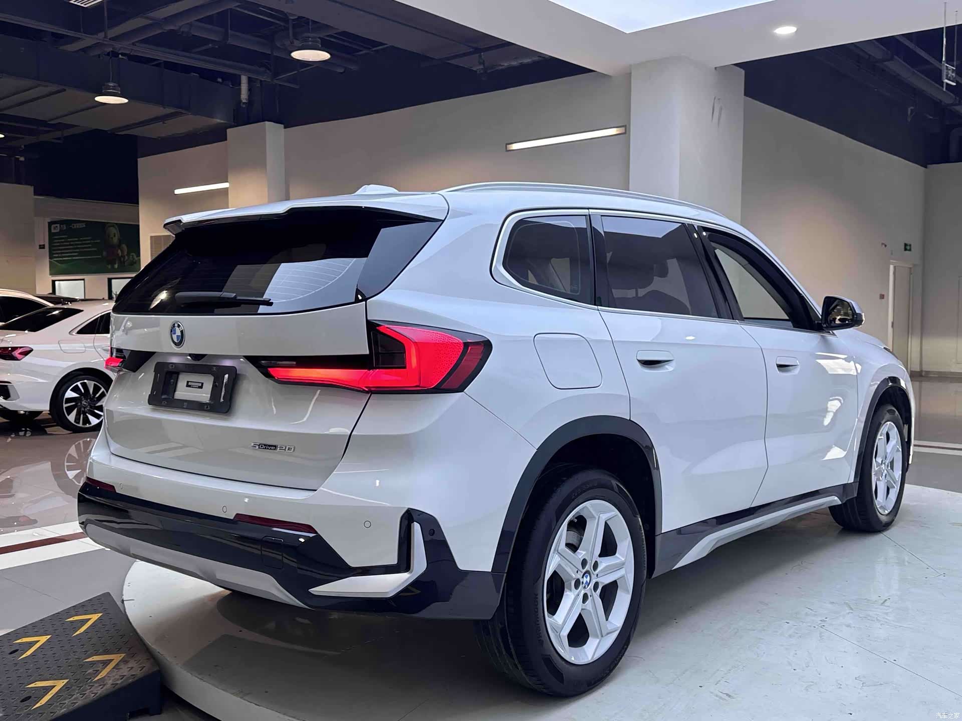 BMW X1, 2023 все фото