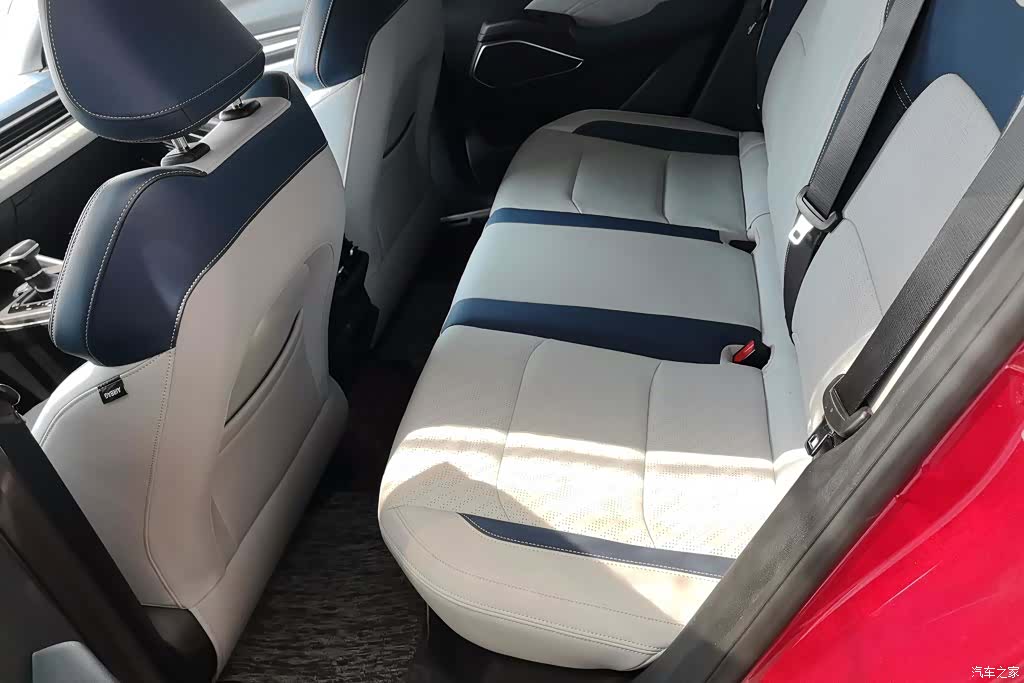 Geely Emgrand, 2021 11