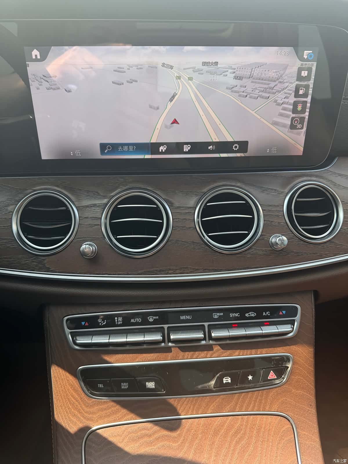 Mercedes-Benz E-Class, 2023 29
