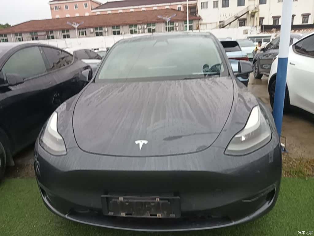 Tesla Model Y, 2021 3