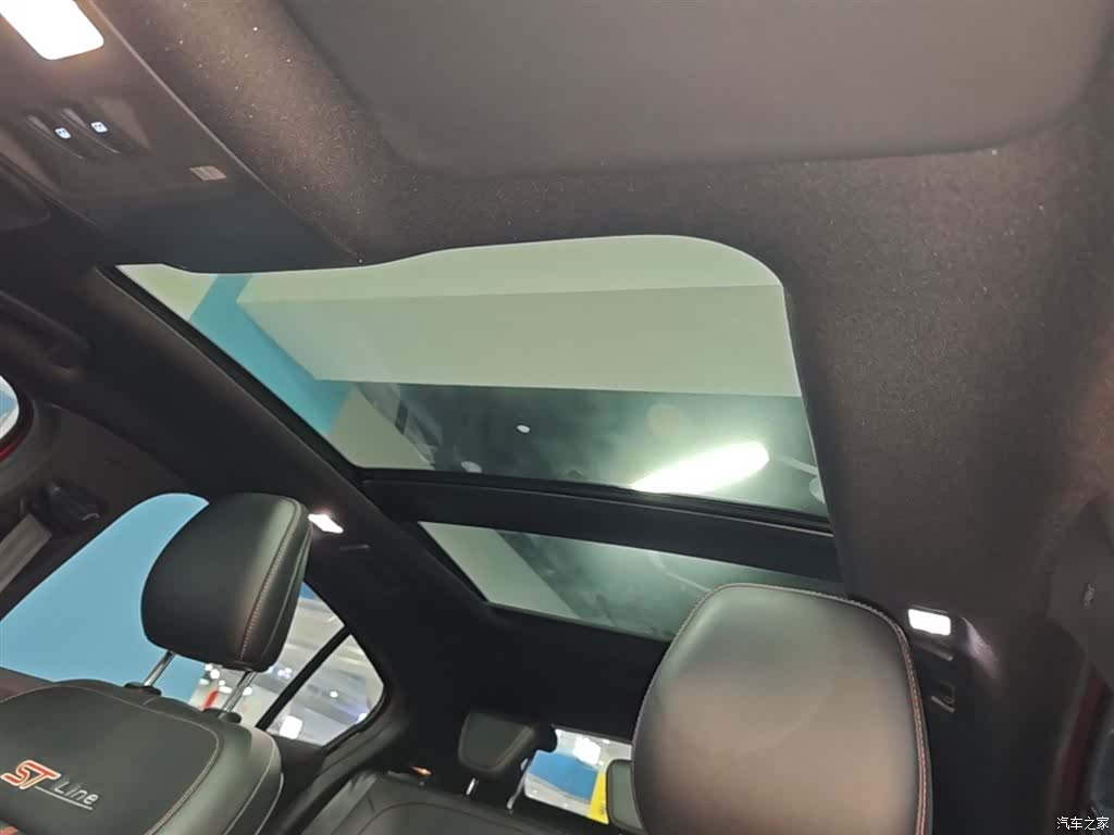 Ford Focus, 2023 18
