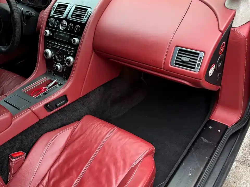 Aston Martin V8 Vantage Aston Martin V8 Vantage