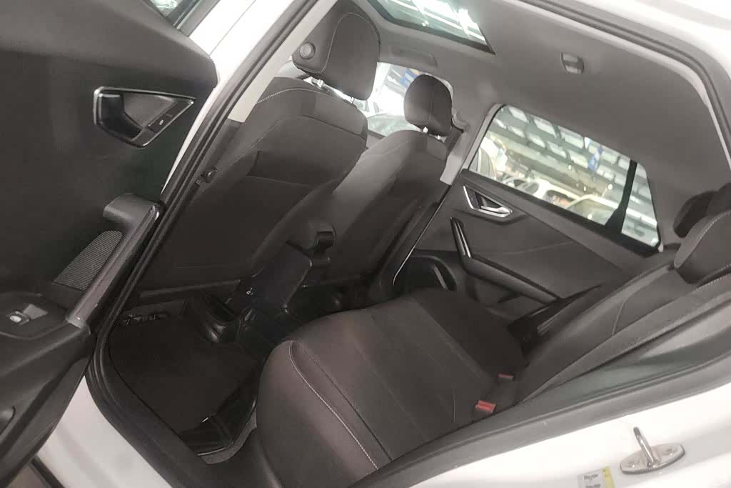 Audi Q2L, 2019 11