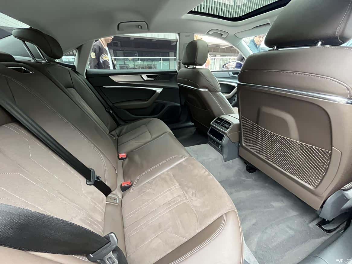 Audi A7L, 2022 9
