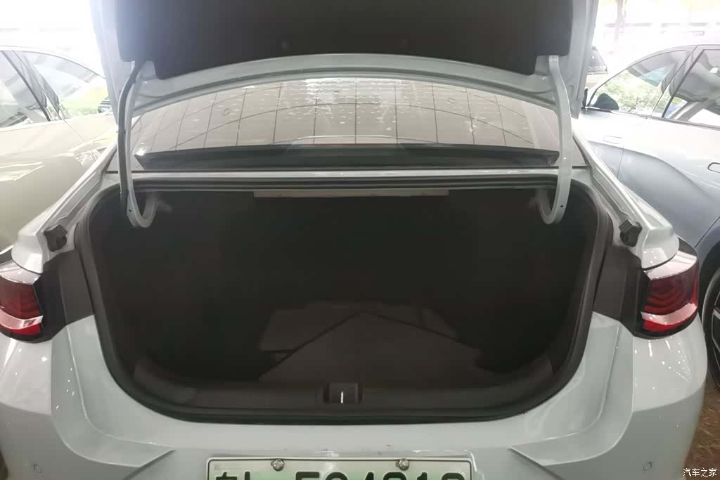 Geely Emgrand, 2024 4