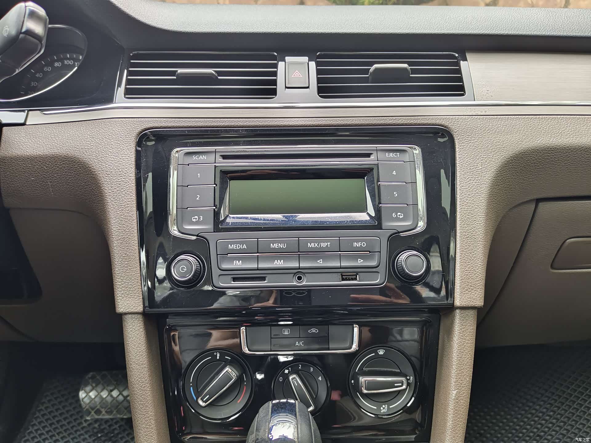 Volkswagen Bora, 2014 15