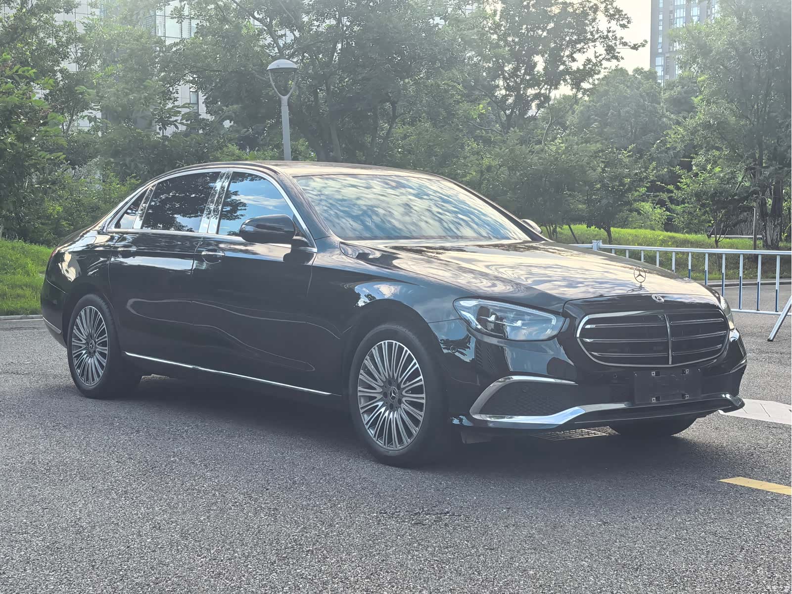 Mercedes-Benz E-Class, 2023 3