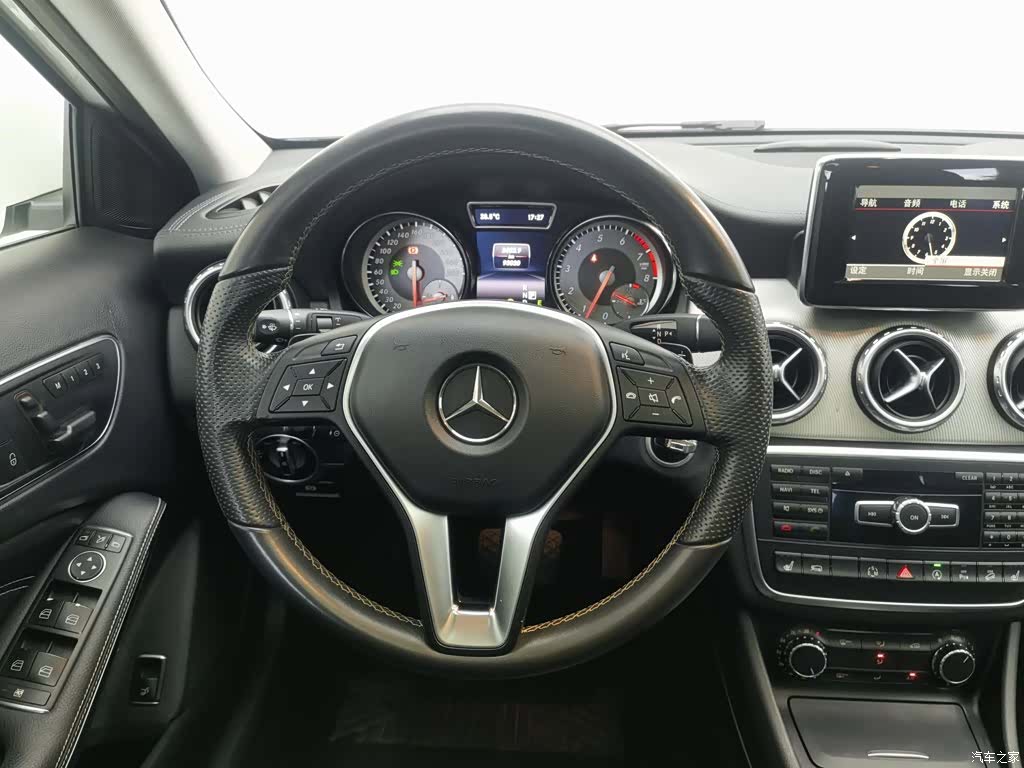Mercedes-Benz GLA, 2015 11