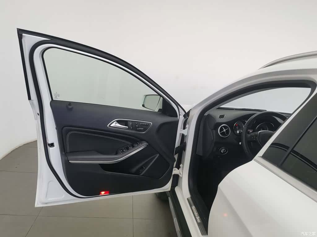 Mercedes-Benz GLA, 2015 8