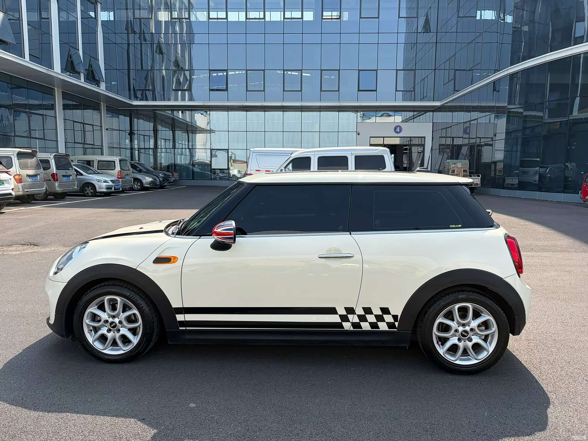 Mini ONE, 2019 3