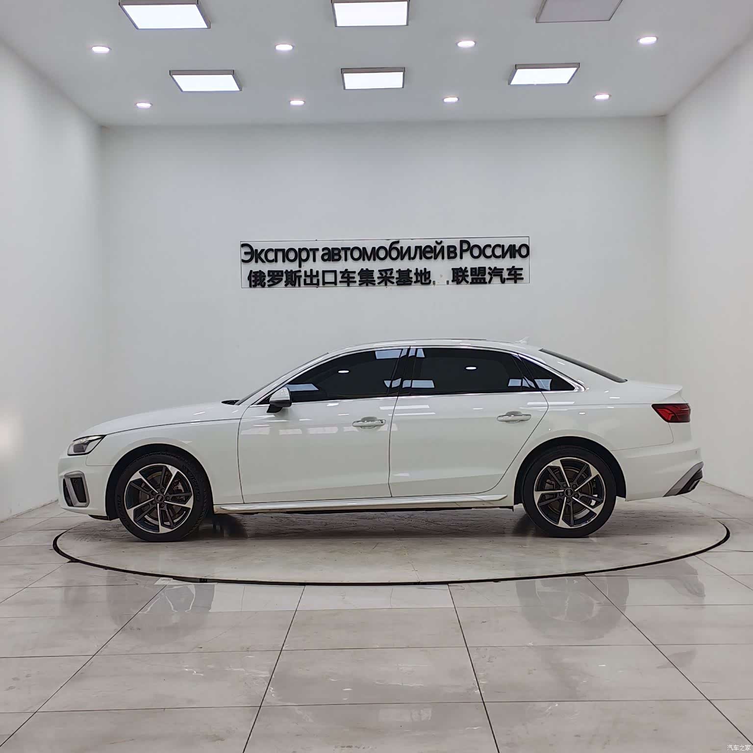 Audi A4L, 2023 все фото
