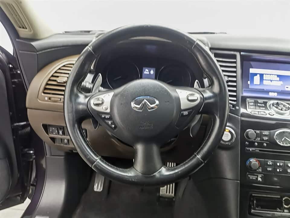 Infiniti QX70