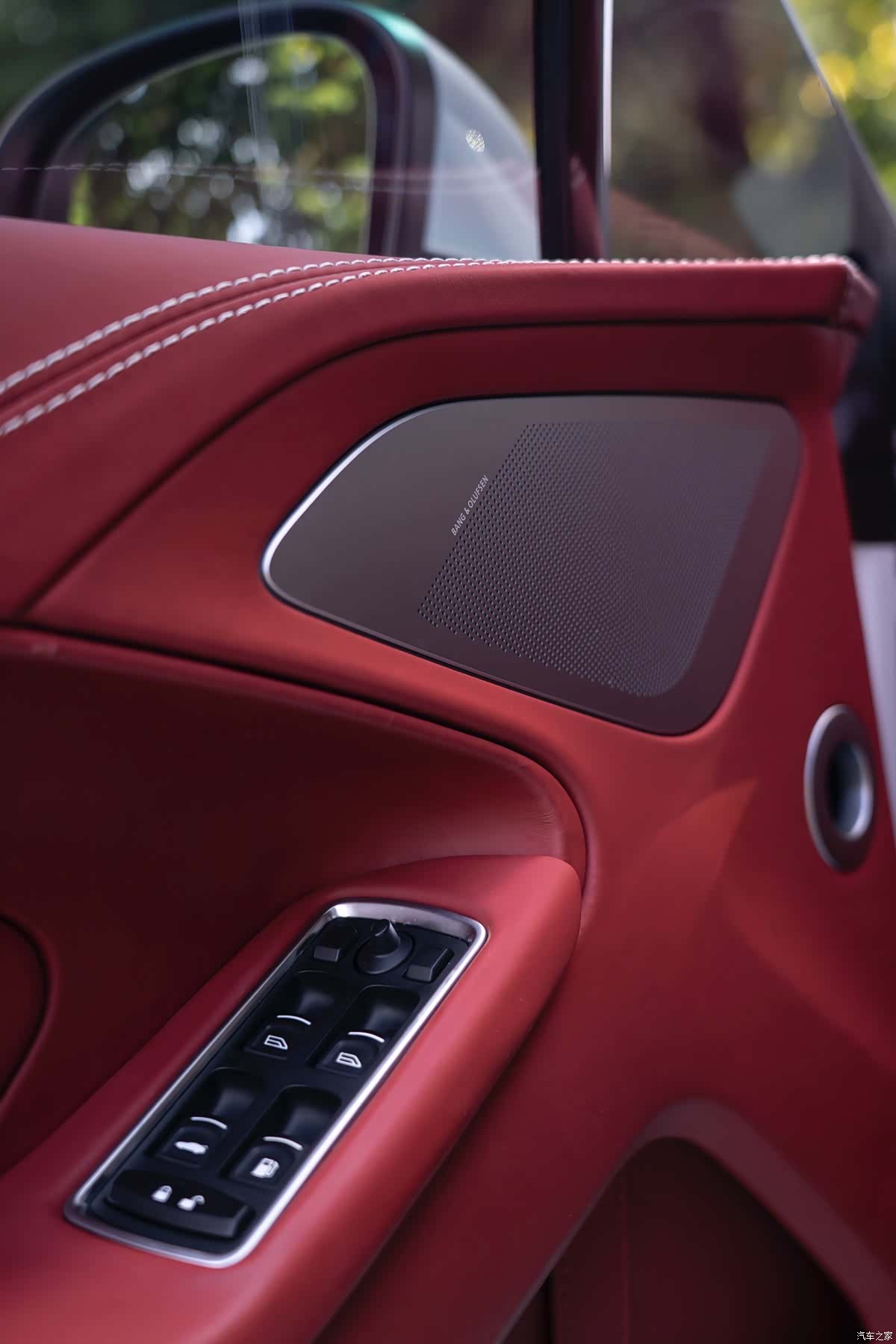Aston Martin Vanquish, 2014 10