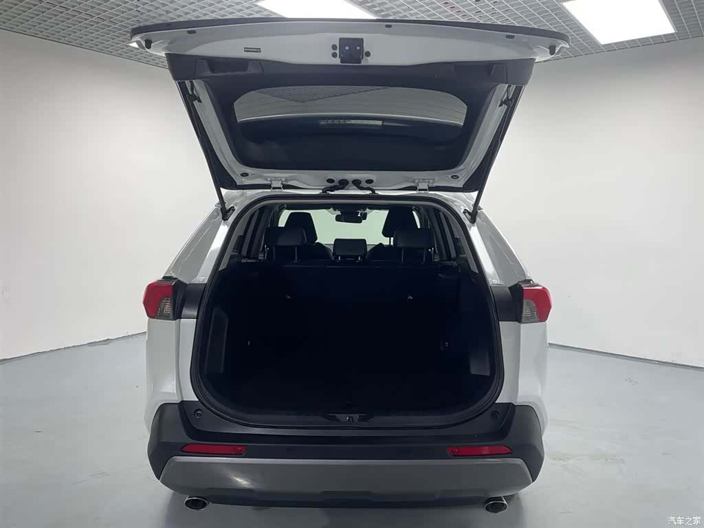Toyota RAV4, 2021 17