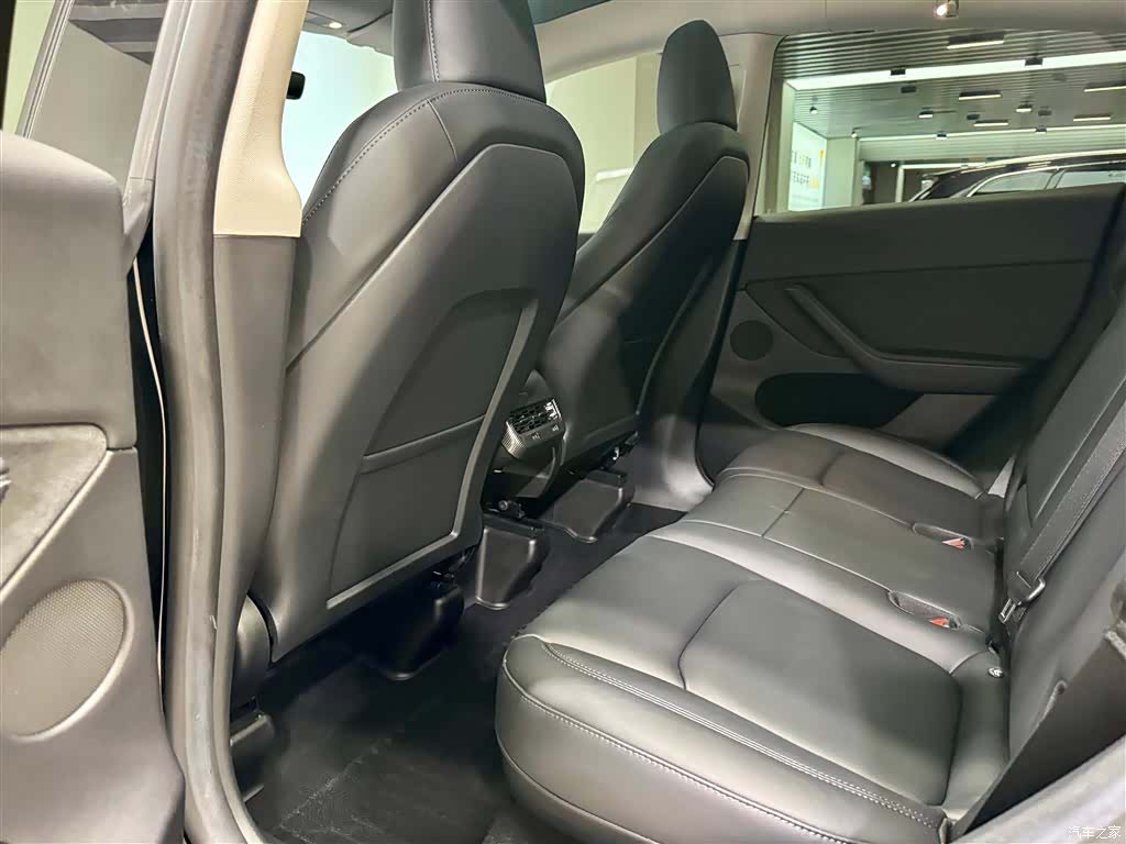 Tesla Model Y, 2023 19