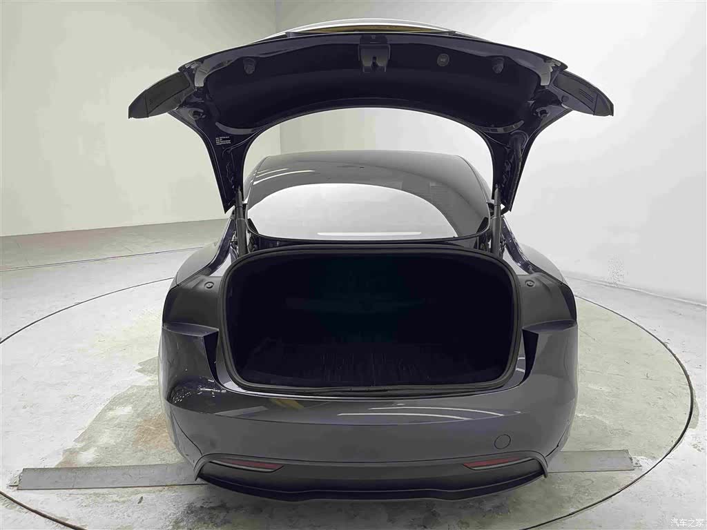 Tesla Model 3, 2024 14