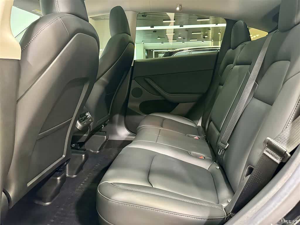 Tesla Model Y, 2023 25