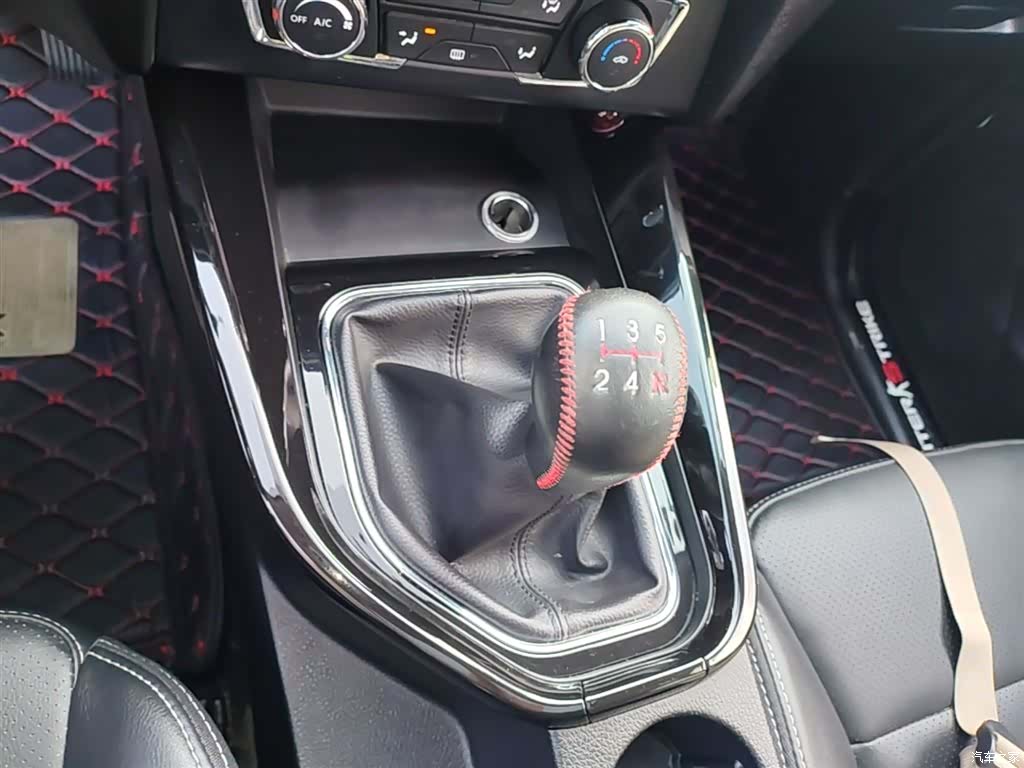DongFeng S560, 2018 14