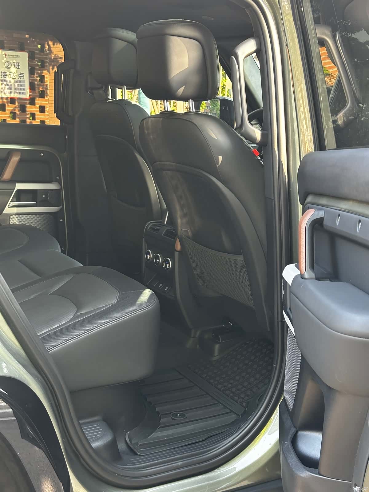 Land Rover Defender, 2022 25