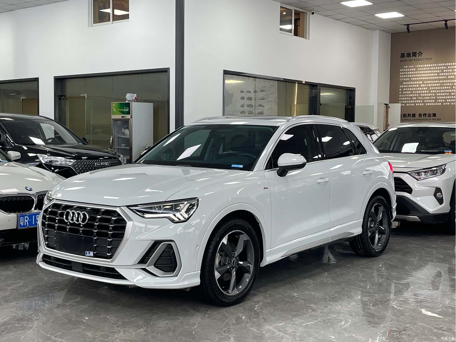 Audi Q3, 2022 1
