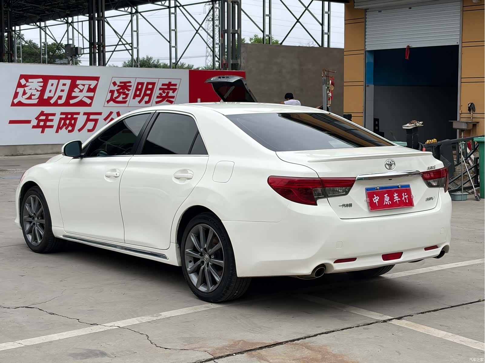 Toyota 2.5V, 2014 19