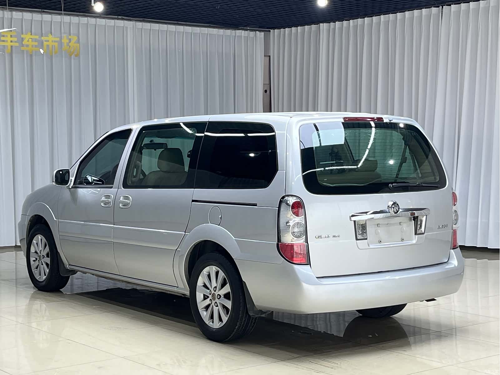 Buick GL8, 2012 6