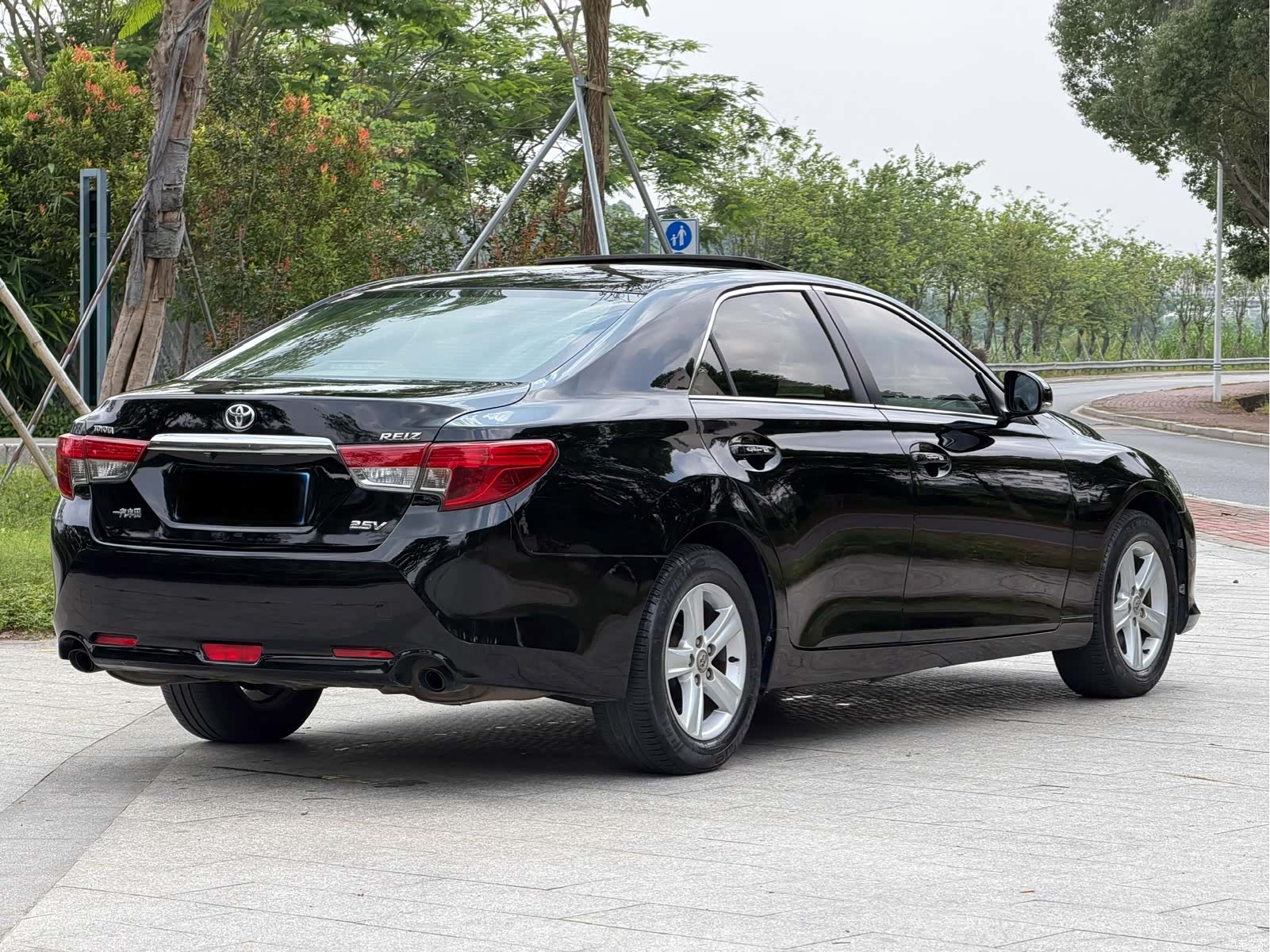 Toyota 2.5V, 2014 6
