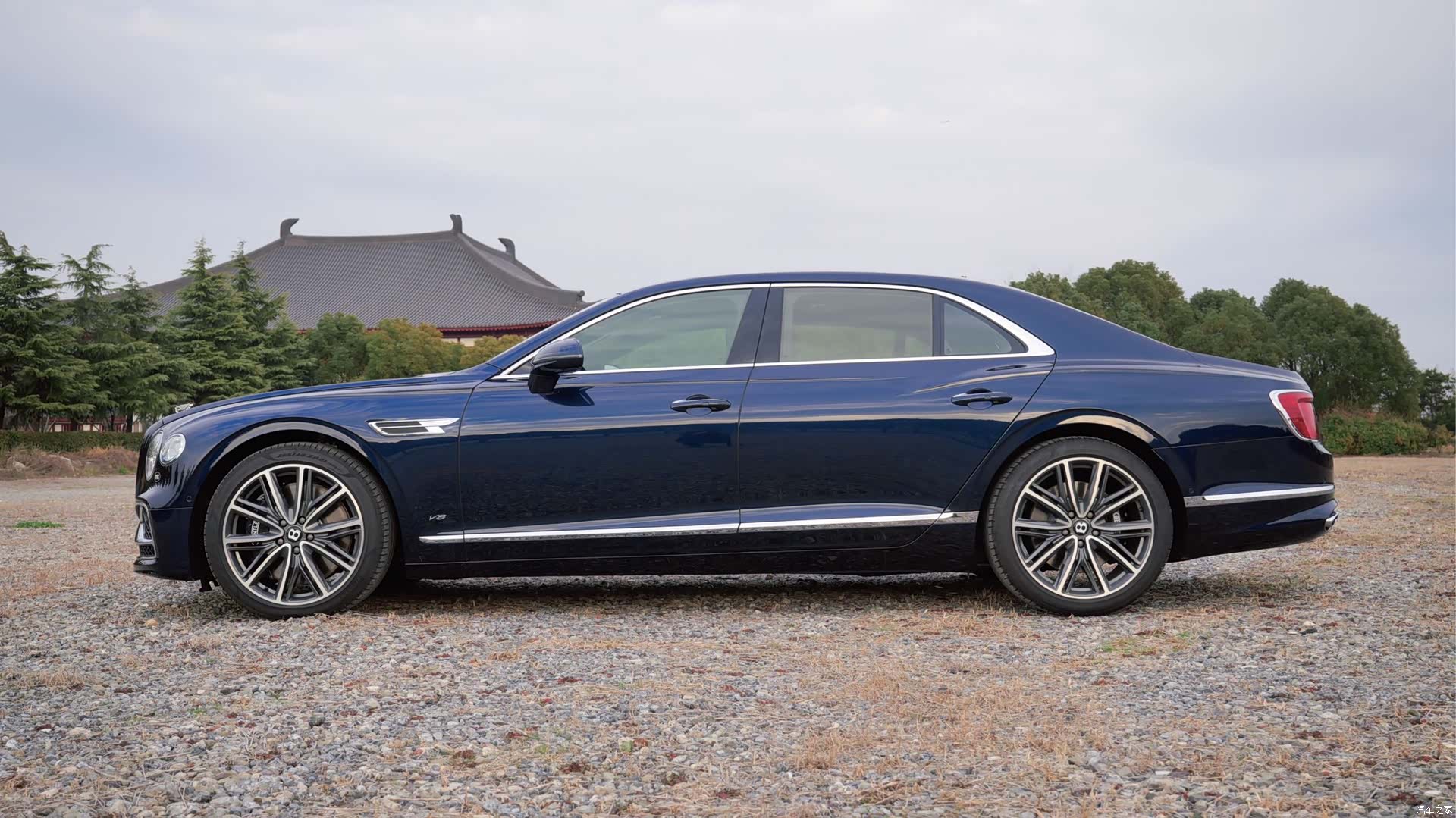 Bentley Flying Spur, 2024 2