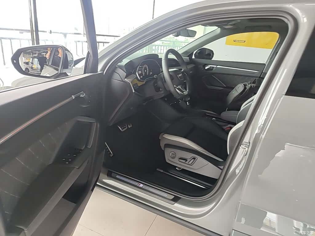 Audi Q3, 2025 16